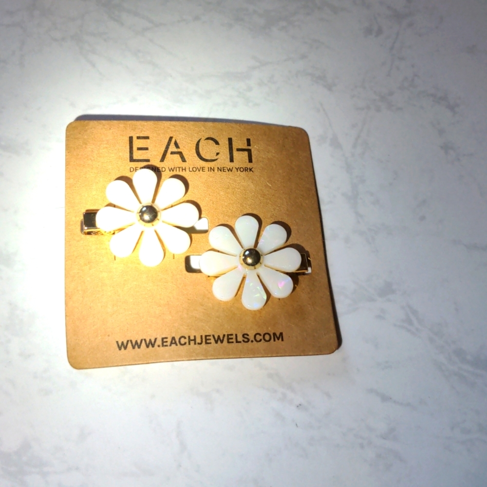 Pearl and gold hair barrettes